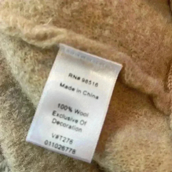 Coldwater Creek women’s 100% wool size medium holiday vest. Zips up the front. - Picture 8 of 8